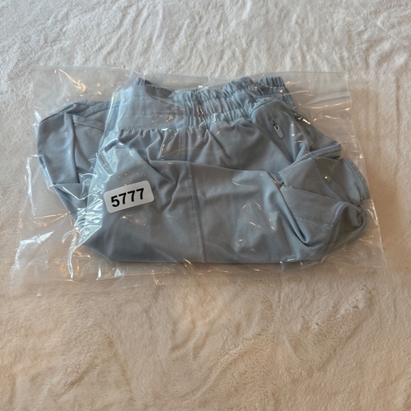 Lululemon Hotty Hot High-Rise Lined Short 2.5" Grey 45777 - Picture 11 of 11